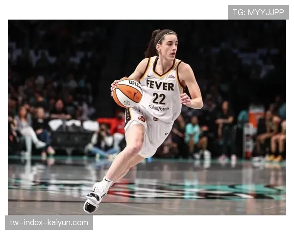 WNBA季前赛：状元秀凯特琳·克拉克首秀拿下19分7助攻